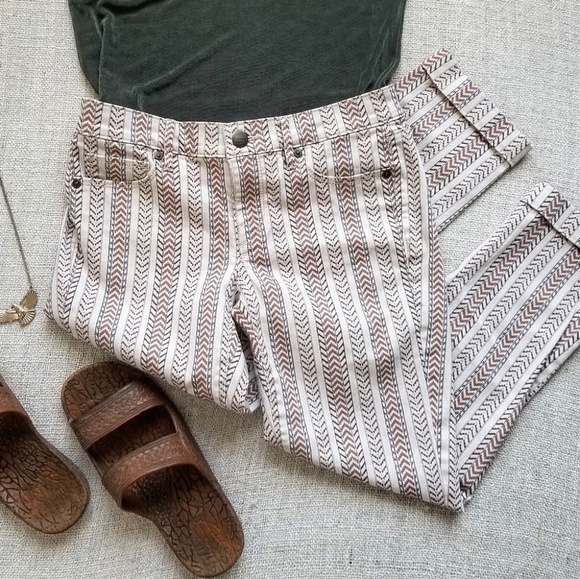 LOFT Pants - Loft Neutrals Tribal Print Cropped Pants